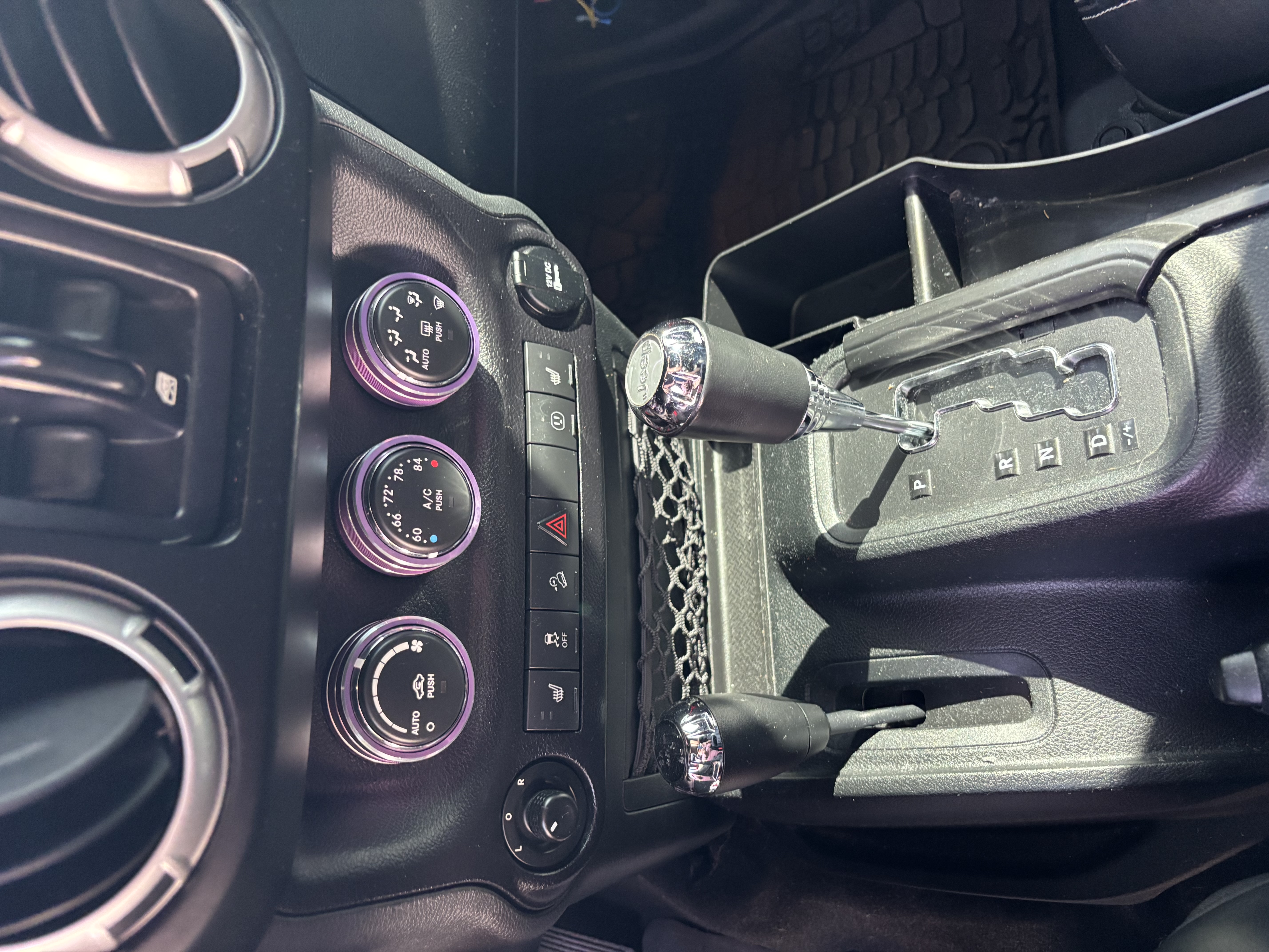 Used 2016 Jeep Wrangler Unlimited Rubicon AWD/4WD image 16