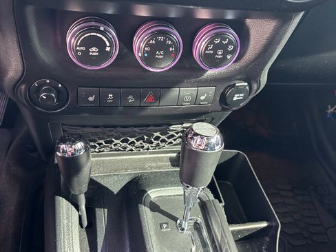 Used 2016 Jeep Wrangler Unlimited Rubicon AWD/4WD image 15