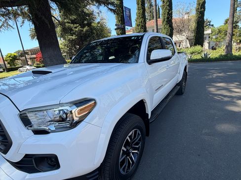 Used 2020 Toyota Tacoma 4x4 Double Cab image 1