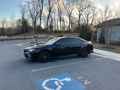 Used 2018 Toyota Camry SE image 4