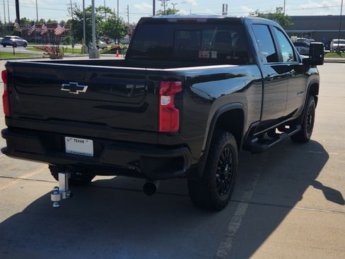 Used 2022 Chevrolet Silverado 2500 LTZ w/ LTZ Plus Package AWD/4WD image 6