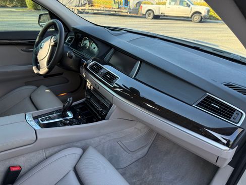 Used 2013 BMW 550i Gran Turismo image 13
