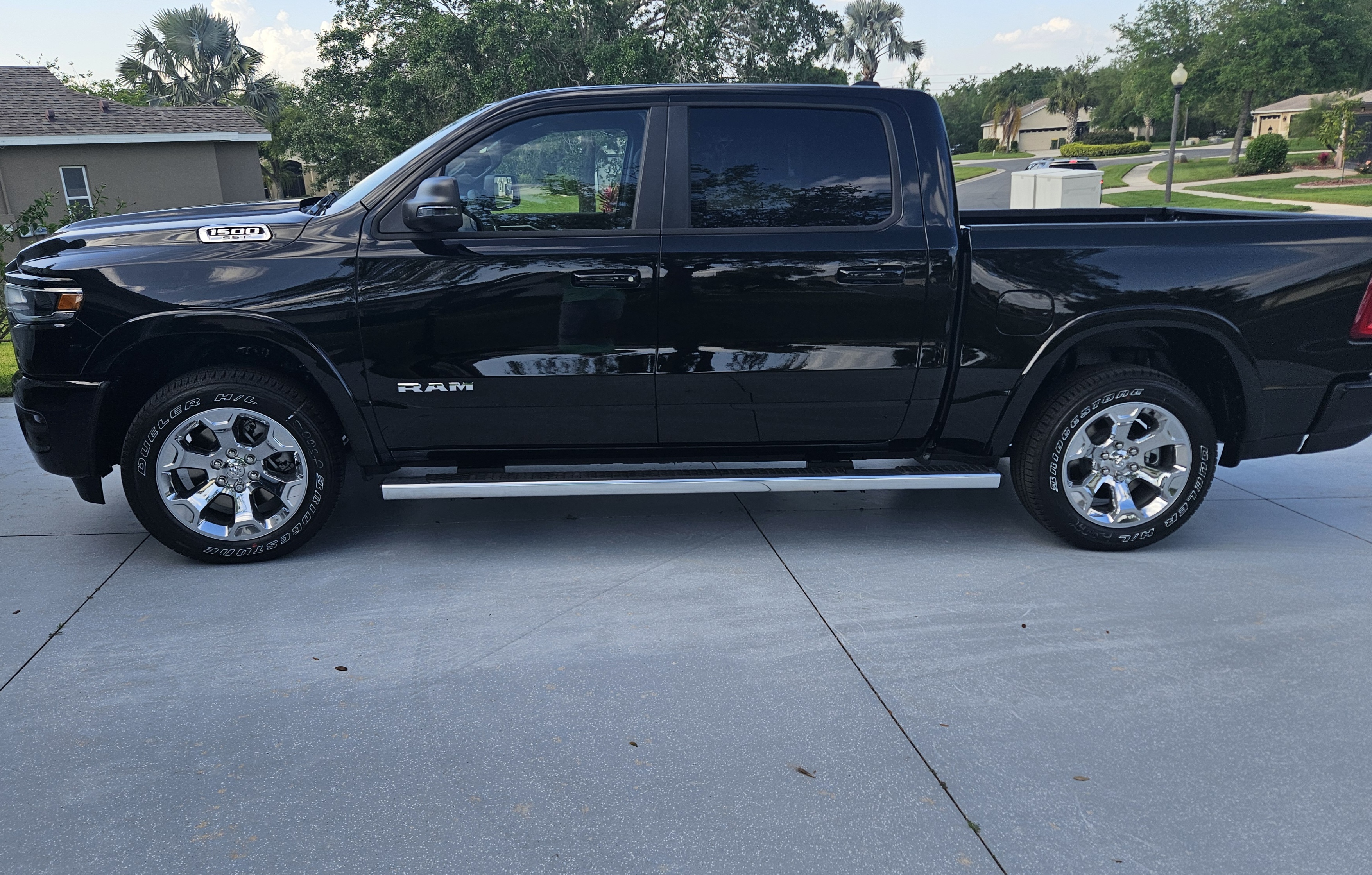Used 2025 RAM 1500 Big Horn AWD/4WD image 2