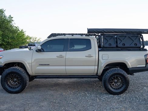 Used 2019 Toyota Tacoma TRD Sport w/ Technology Package AWD/4WD image 6