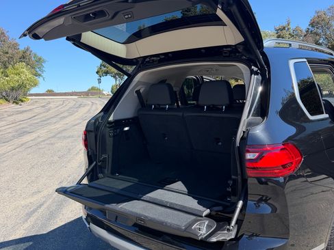 Used 2022 BMW X7 xDrive40i w/ Premium Package AWD/4WD image 10