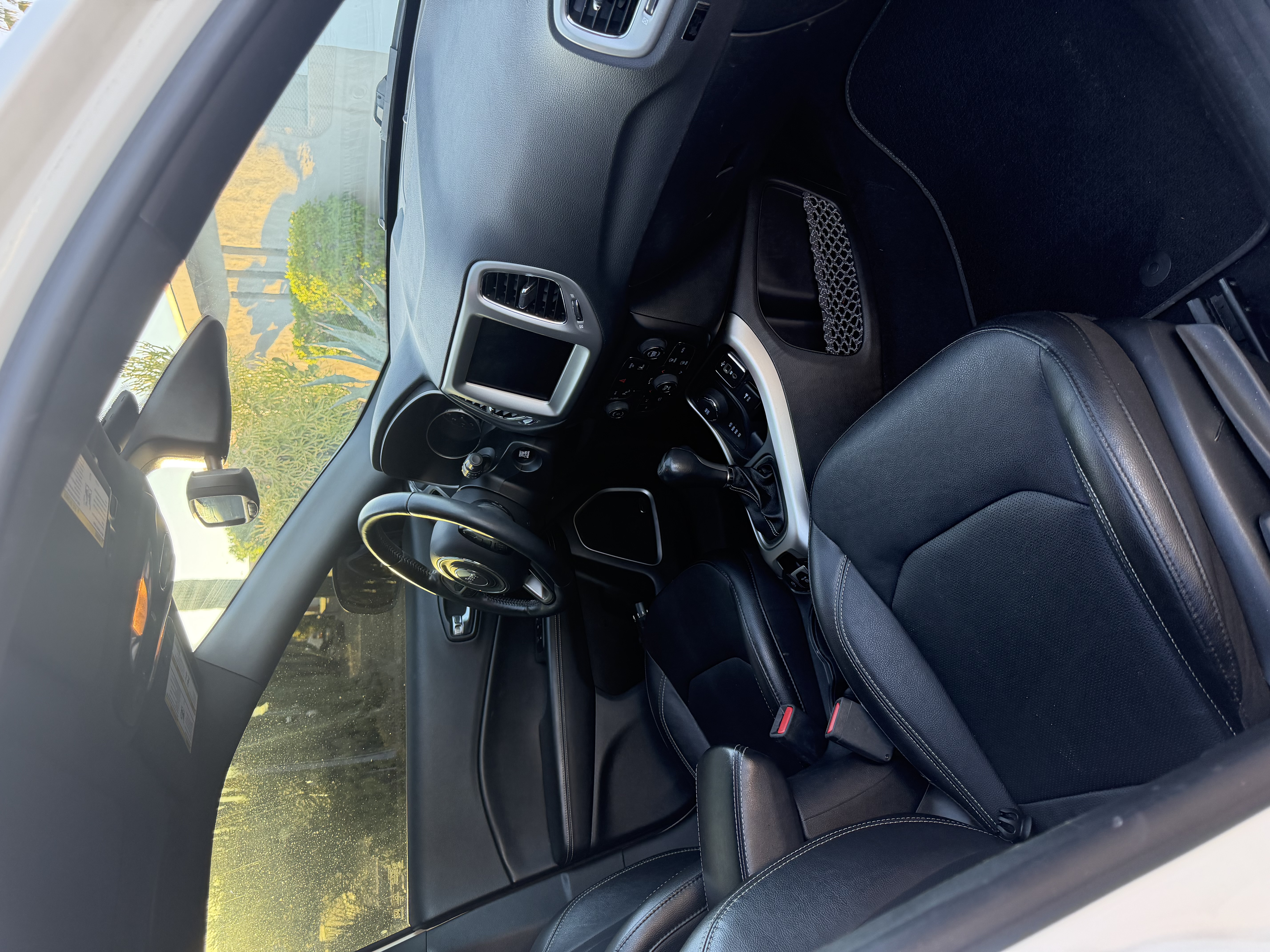 Used 2021 Jeep Compass Latitude w/ Sun and Sound Group AWD/4WD image 5