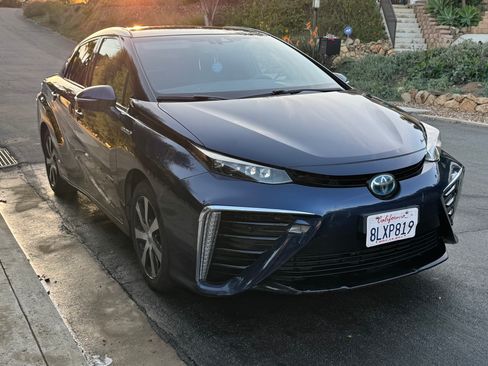 Used 2017 Toyota Mirai image 5