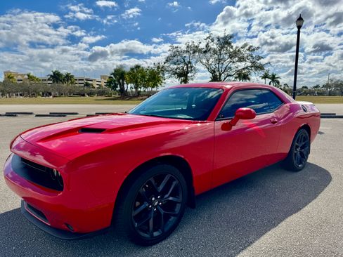 Used 2020 Dodge Challenger SXT w/ Blacktop Package image 12