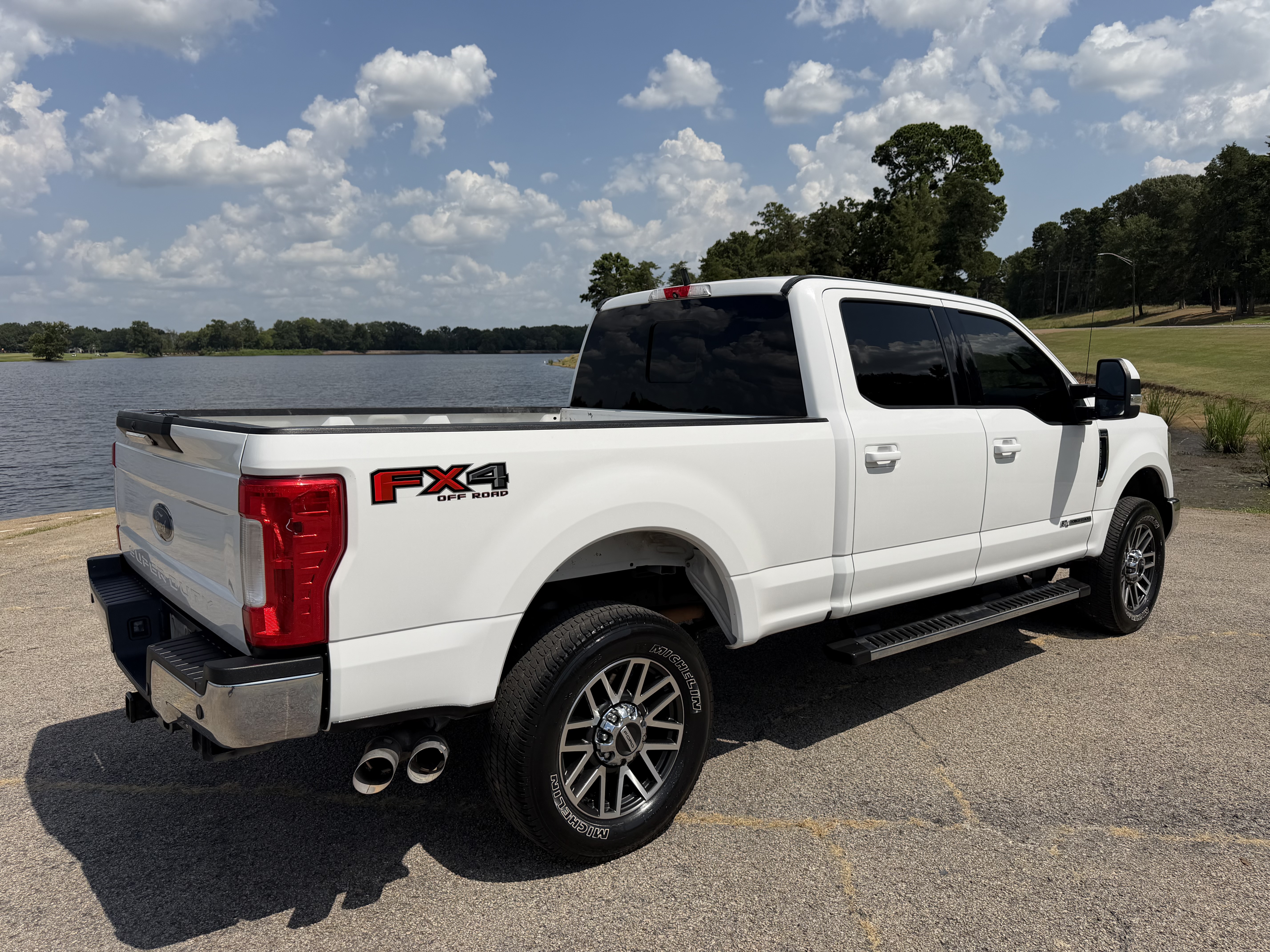 Used 2019 Ford F250 Lariat w/ Lariat Value Package AWD/4WD image 4