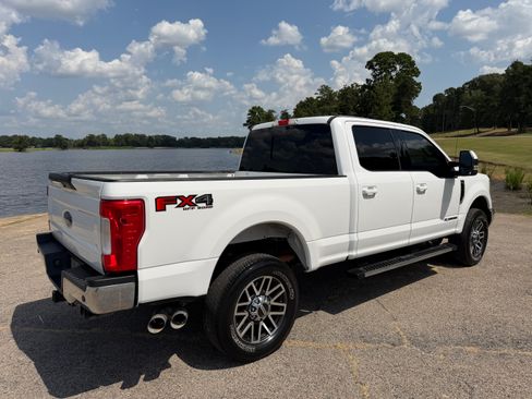 Used 2019 Ford F250 Lariat w/ Lariat Value Package AWD/4WD image 4