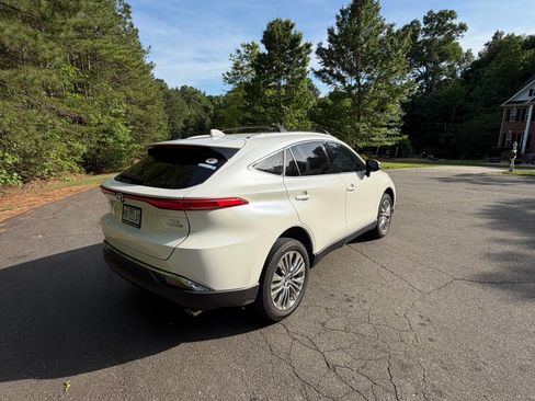 Used 2022 Toyota Venza XLE AWD/4WD image 6