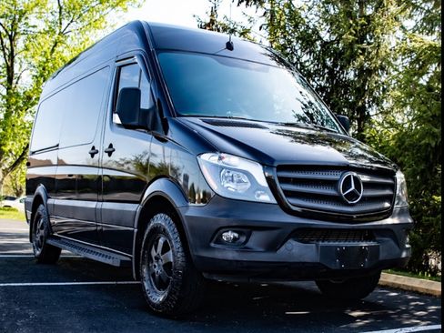 Used 2018 Mercedes-Benz Sprinter 2500 image 1