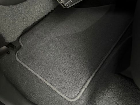 Used 2015 Cadillac Escalade Premium image 28