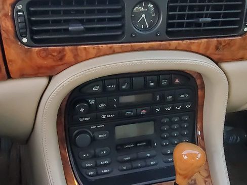 Used 1999 Jaguar XJ8 L image 2