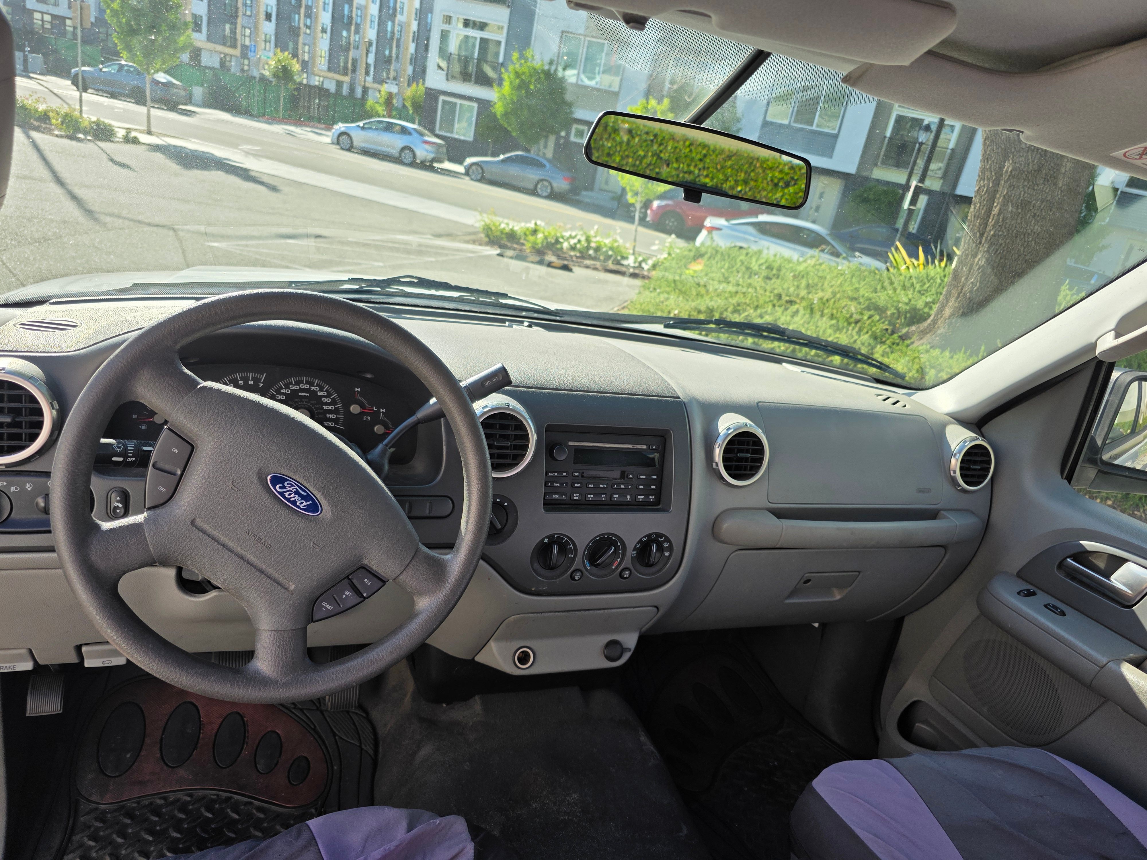 Used 2004 Ford Expedition XLT AWD/4WD image 16