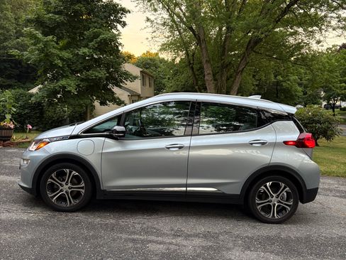 Used 2017 Chevrolet Bolt Premier FWD image 15