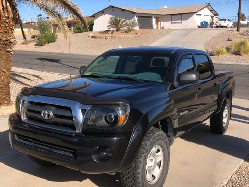 Used 2010 Toyota Tacoma PreRunner image 1