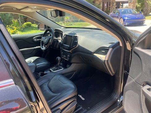 Used 2016 Jeep Cherokee Limited image 11