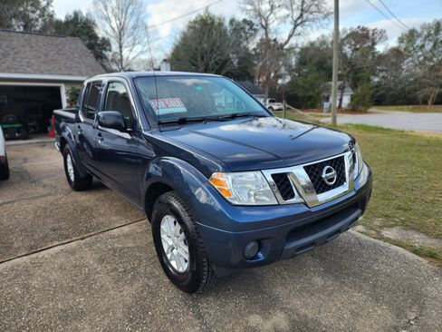 Used 2019 Nissan Frontier SV image 1