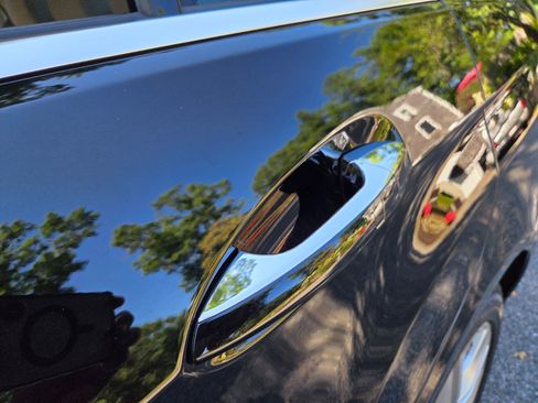 Used 2011 Mercedes-Benz E 550 4MATIC Sedan image 16