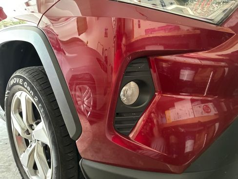 Used 2021 Toyota RAV4 XLE Premium AWD/4WD image 4