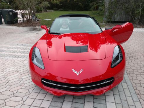 Used 2016 Chevrolet Corvette Stingray Coupe w/ 2LT Preferred Equipment Group image 4
