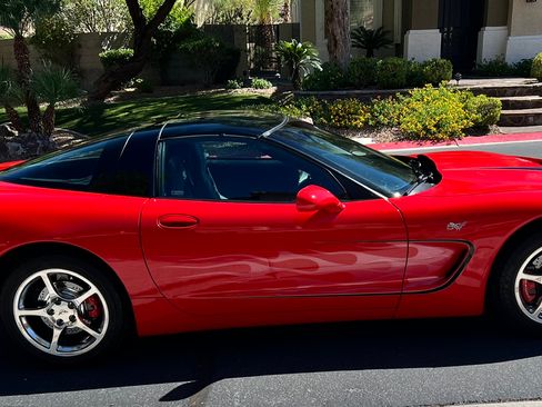 Used 2003 Chevrolet Corvette Coupe RWD image 1