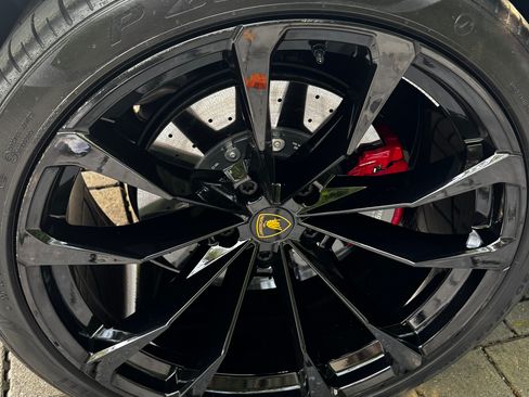 Used 2022 Lamborghini Urus Sport Utility 4D image 12