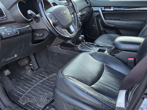 Used 2014 Kia Sorento SX w/ 3rd Row Package image 8