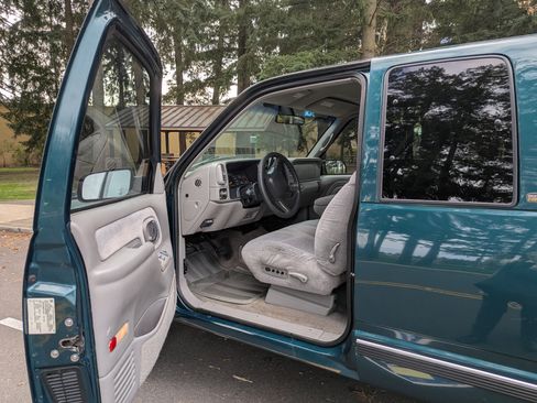 Used 1998 Chevrolet Silverado 1500 LS w/ Preferred Equipment Group 2 image 24