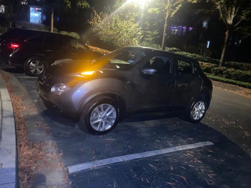 Used 2016 Nissan Juke S FWD image 1