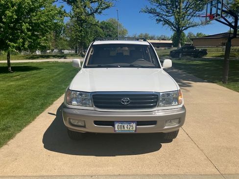 Used 2002 Toyota Land Cruiser AWD/4WD image 2