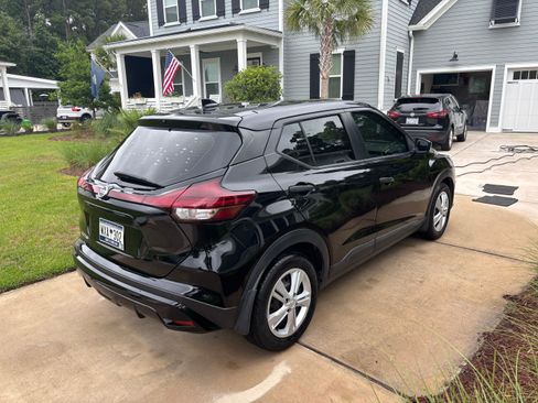 Used 2021 Nissan Kicks S FWD image 6