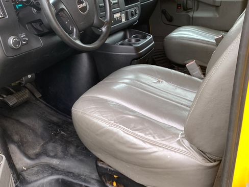 Used 2016 GMC Savana 3500 Extended image 6