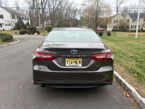 Used 2018 Toyota Camry XLE image 5