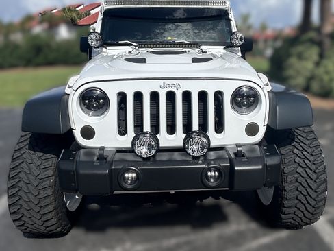 Used 2018 Jeep Wrangler Unlimited Sport w/ Connectivity Group AWD/4WD image 2