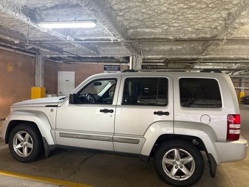 Used 2009 Jeep Liberty Limited w/ Premium Group image 5