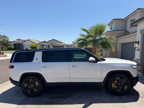 Used 2023 Rivian R1S Adventure AWD/4WD image 2