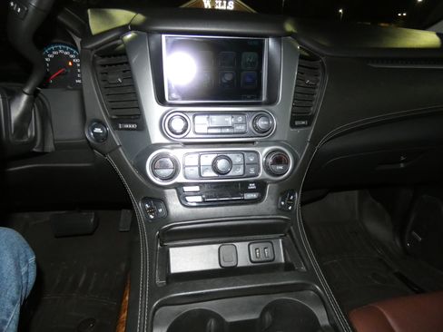 Used 2019 Chevrolet Suburban Premier w/ Premier Plus Edition image 32