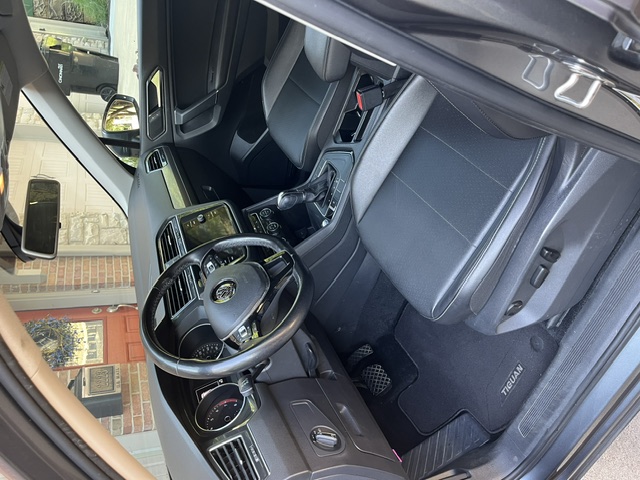 Used 2018 Volkswagen Tiguan SE FWD image 8