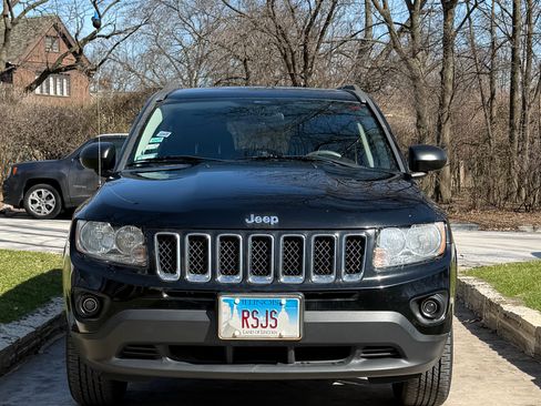 Used 2013 Jeep Compass Sport image 2