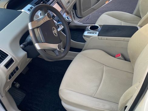 Used 2013 Toyota Prius V Five image 10