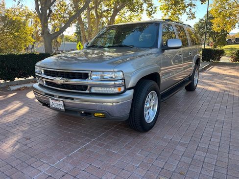 Used 2001 Chevrolet Suburban 2500 LT w/ LT Preferred Equipment Group image 4