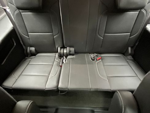 Used 2017 Chevrolet Suburban LT image 15