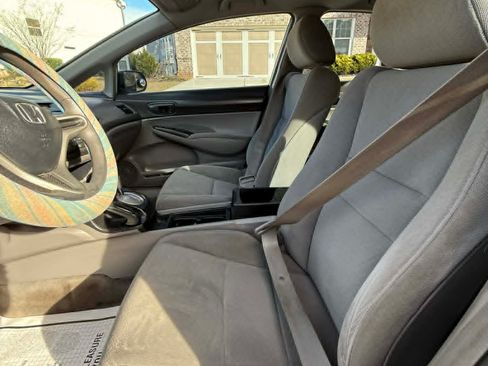 Used 2010 Honda Civic DX-VP image 2