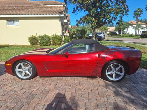 Used 2013 Chevrolet Corvette Convertible w/ 2LT Preferred Equipment Group image 2