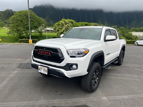 Used 2022 Toyota Tacoma TRD Off-Road w/ Black Out Package (TMS) AWD/4WD image 1