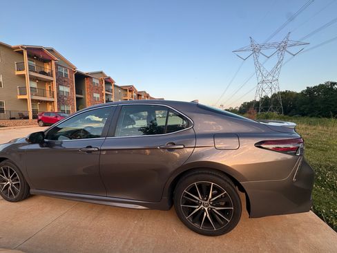 Used 2022 Toyota Camry SE FWD image 8