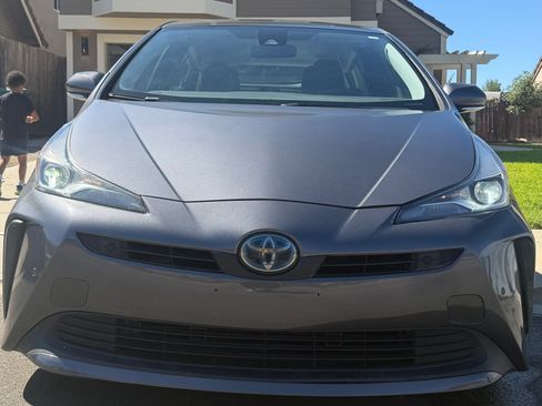 Used 2019 Toyota Prius LE w/ Carpet Mat Package FWD image 4