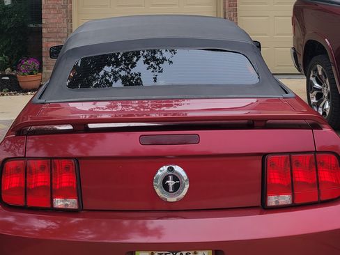 Used 2005 Ford Mustang Premium image 4